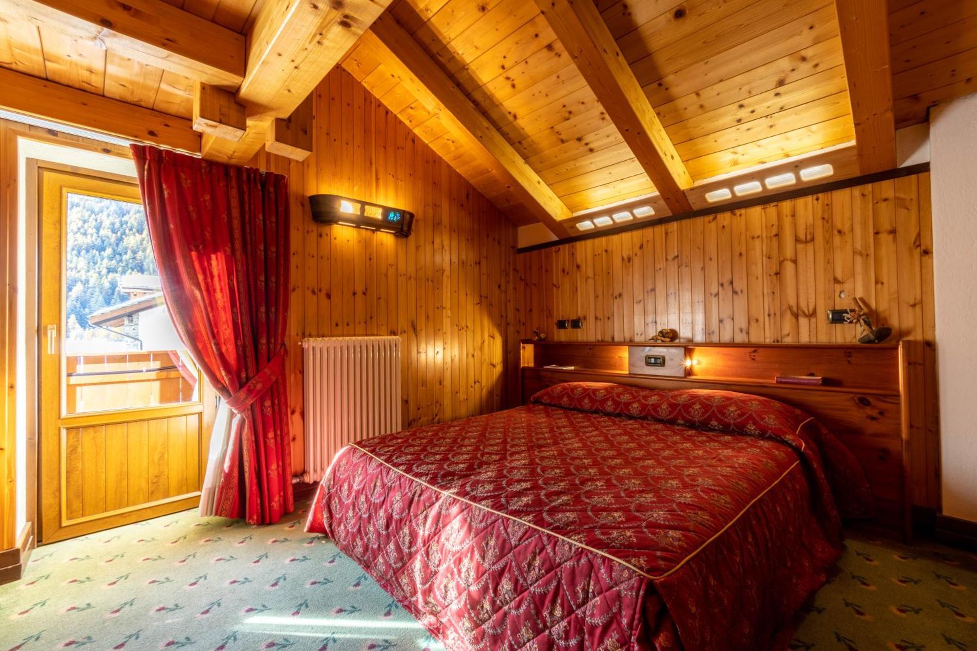 Hotel Bouton D'Or - Cogne Exterior photo