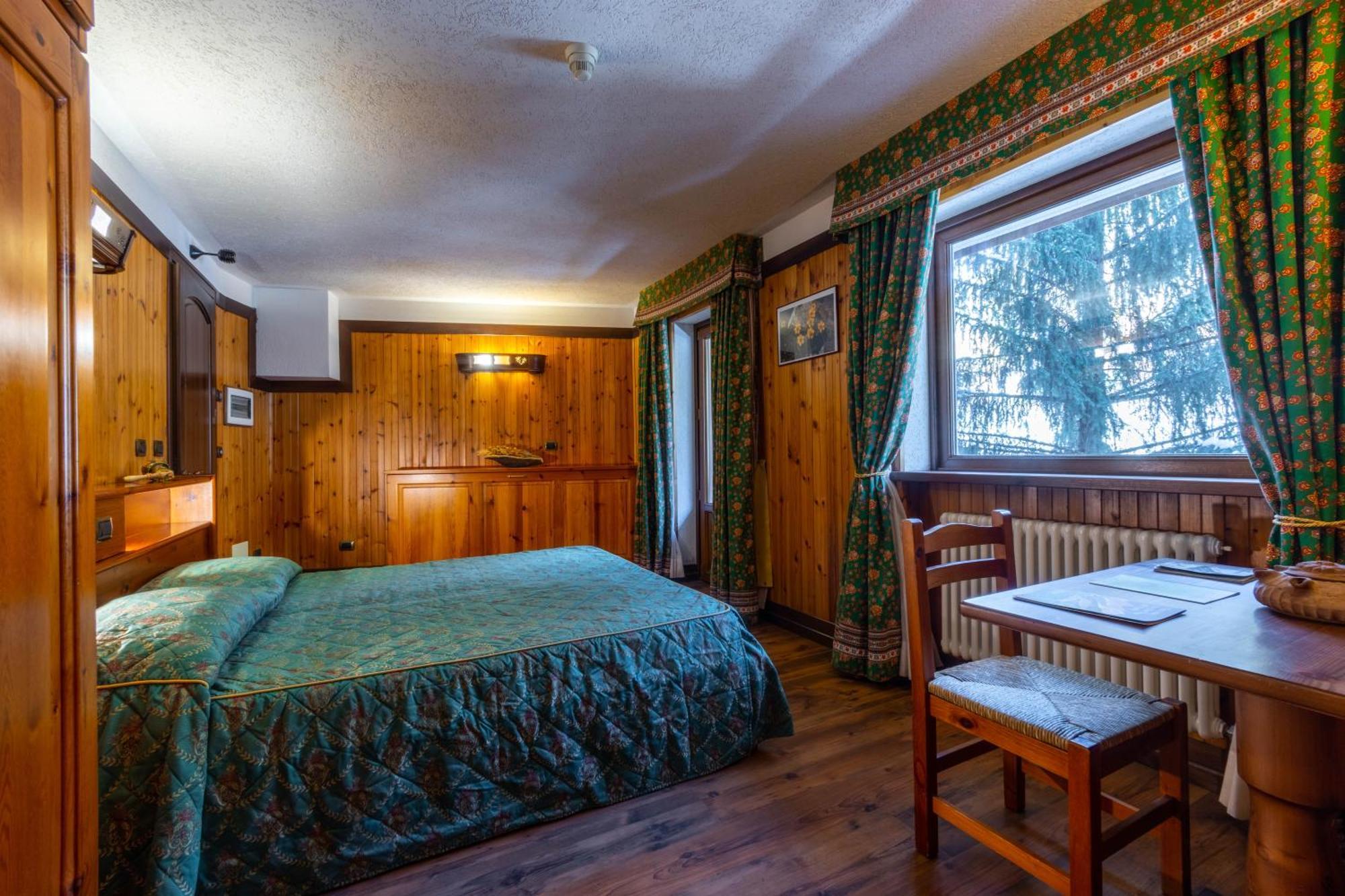 Hotel Bouton D'Or - Cogne Exterior photo