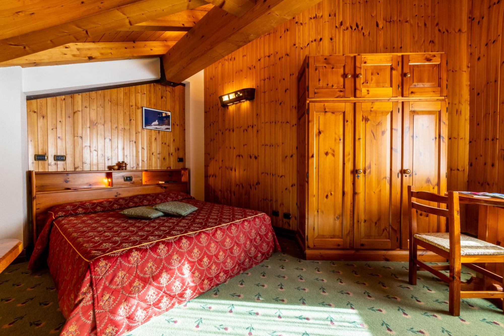 Hotel Bouton D'Or - Cogne Exterior photo