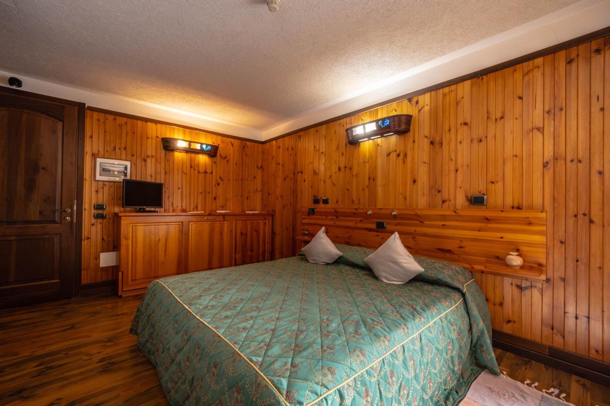Hotel Bouton D'Or - Cogne Exterior photo