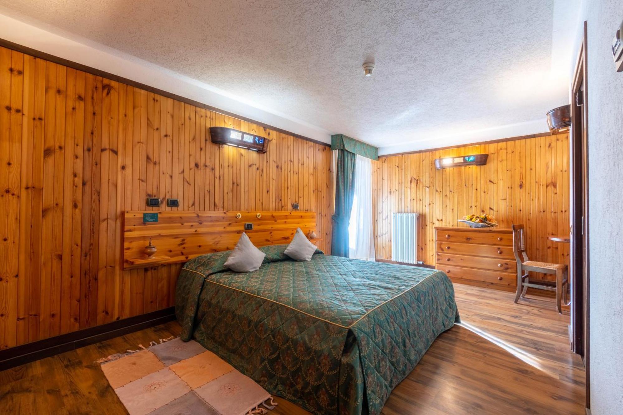 Hotel Bouton D'Or - Cogne Exterior photo