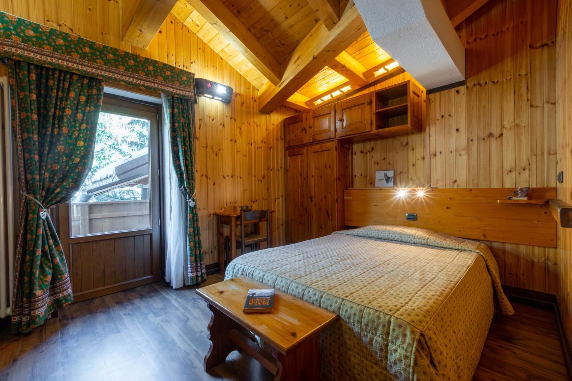 Hotel Bouton D'Or - Cogne Exterior photo