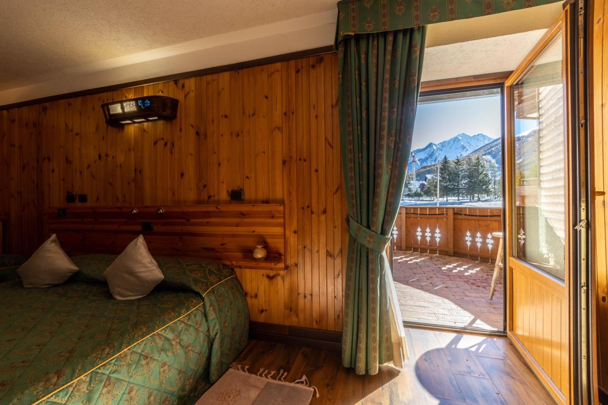 Hotel Bouton D'Or - Cogne Exterior photo