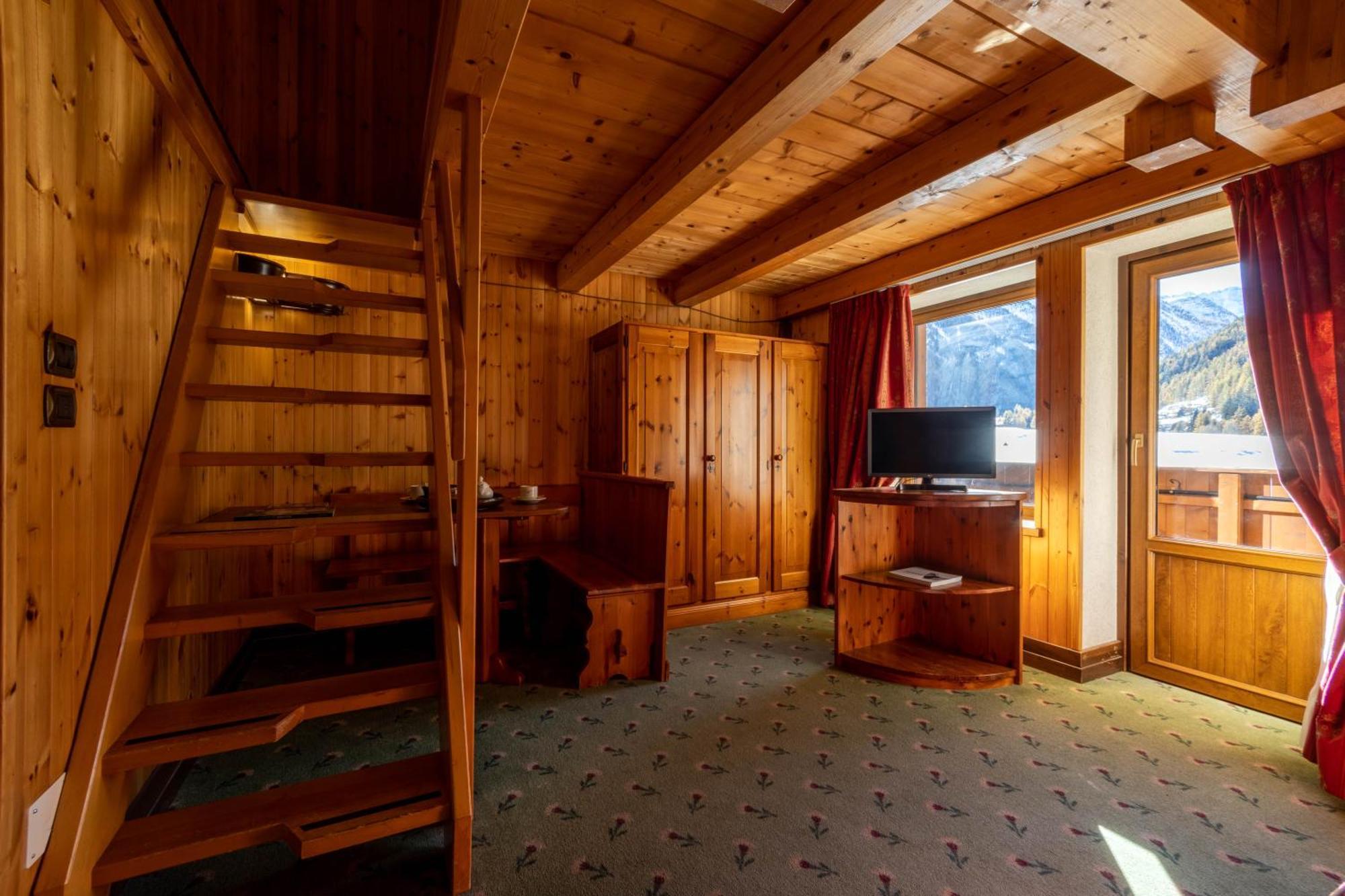Hotel Bouton D'Or - Cogne Exterior photo