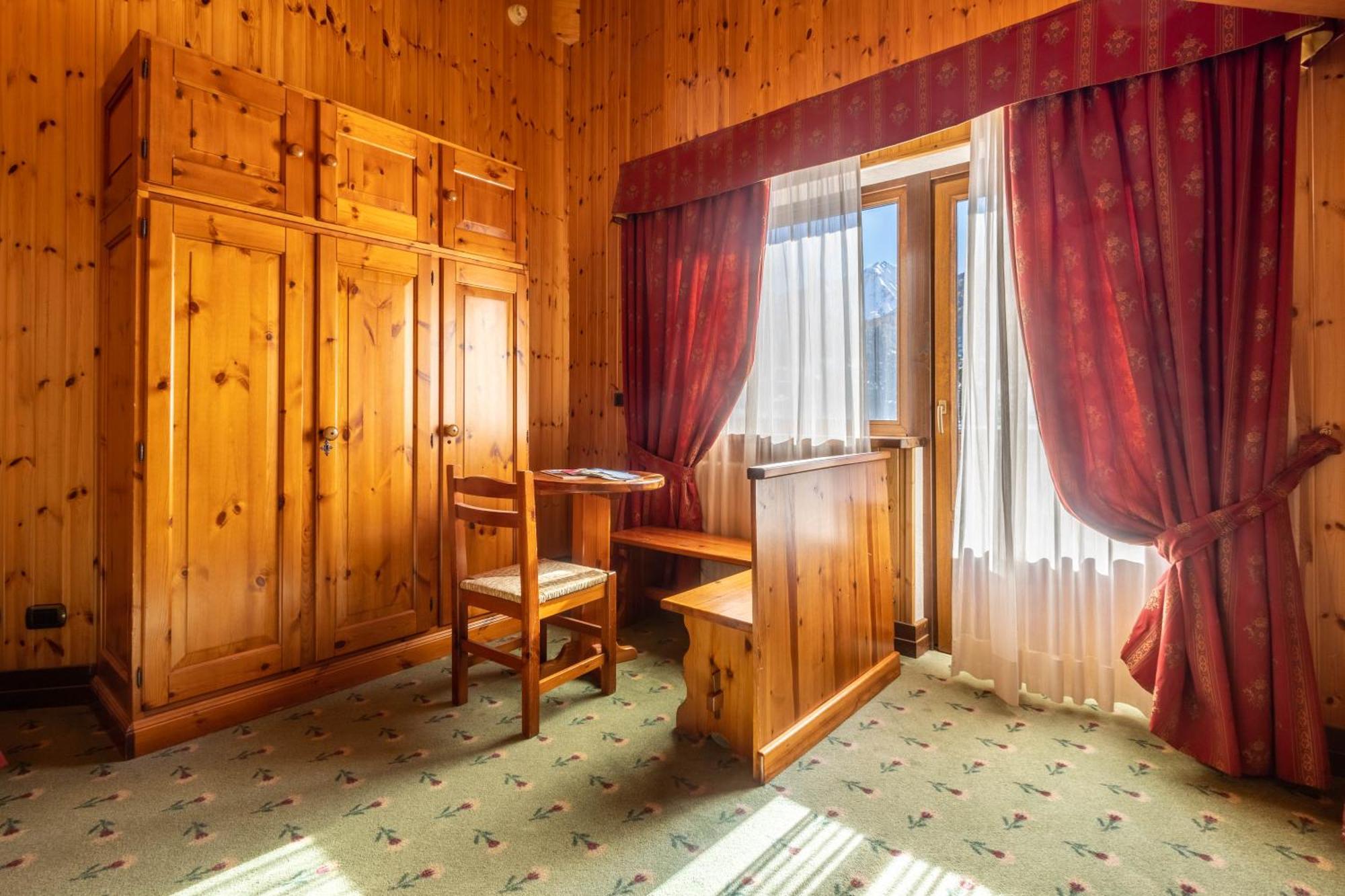 Hotel Bouton D'Or - Cogne Exterior photo