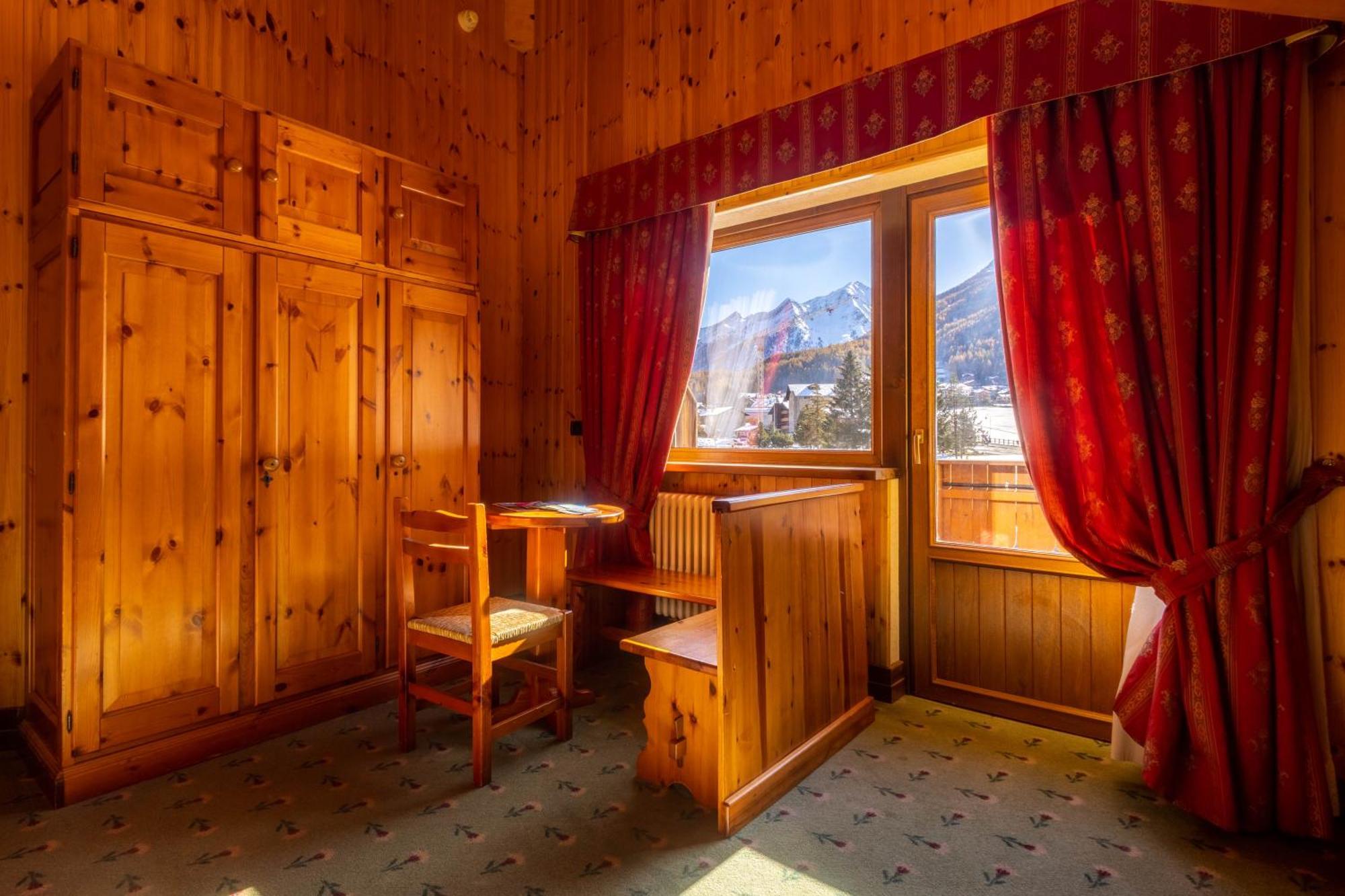 Hotel Bouton D'Or - Cogne Exterior photo
