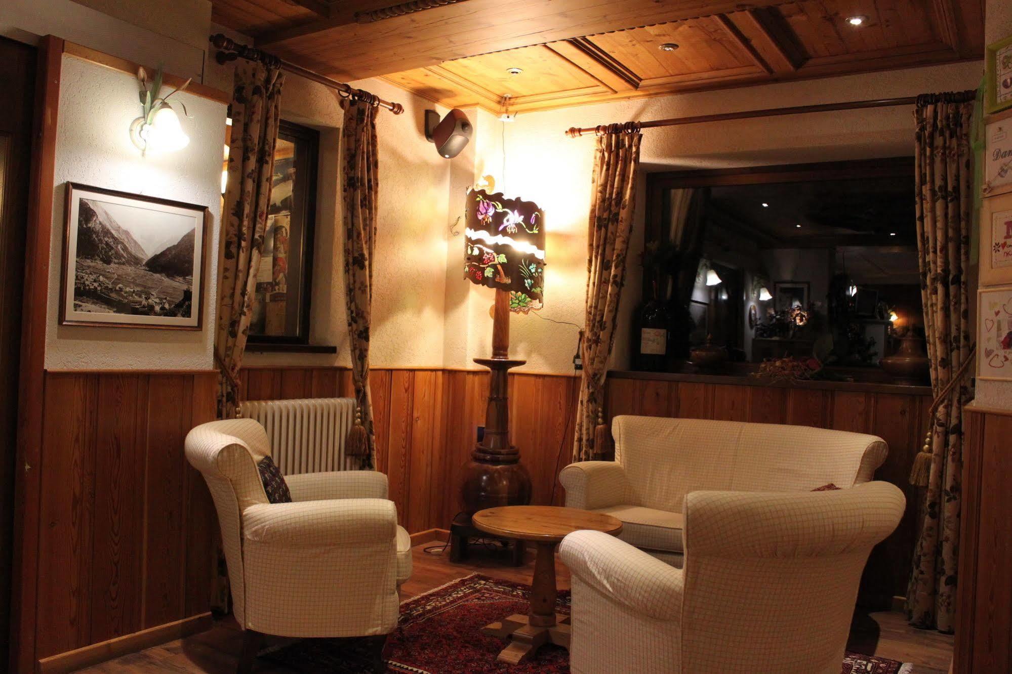Hotel Bouton D'Or - Cogne Exterior photo